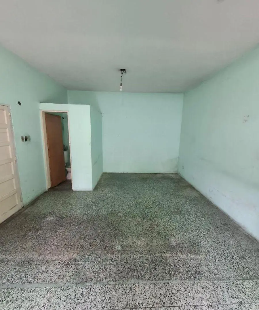 Local comercial en alquiler en Isidro Casanova 2