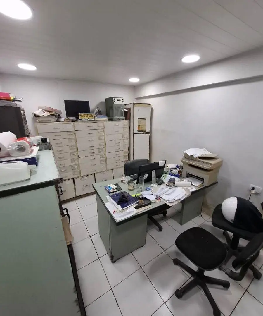 Local comercial doble altura en alquiler en Villa Luzuriaga 5
