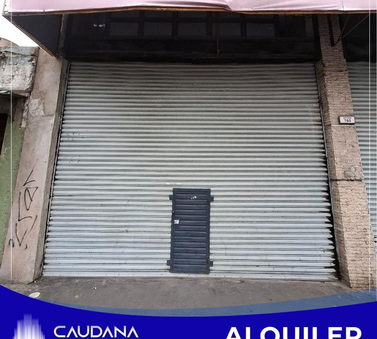 Local comercial doble altura en alquiler en Villa Luzuriaga