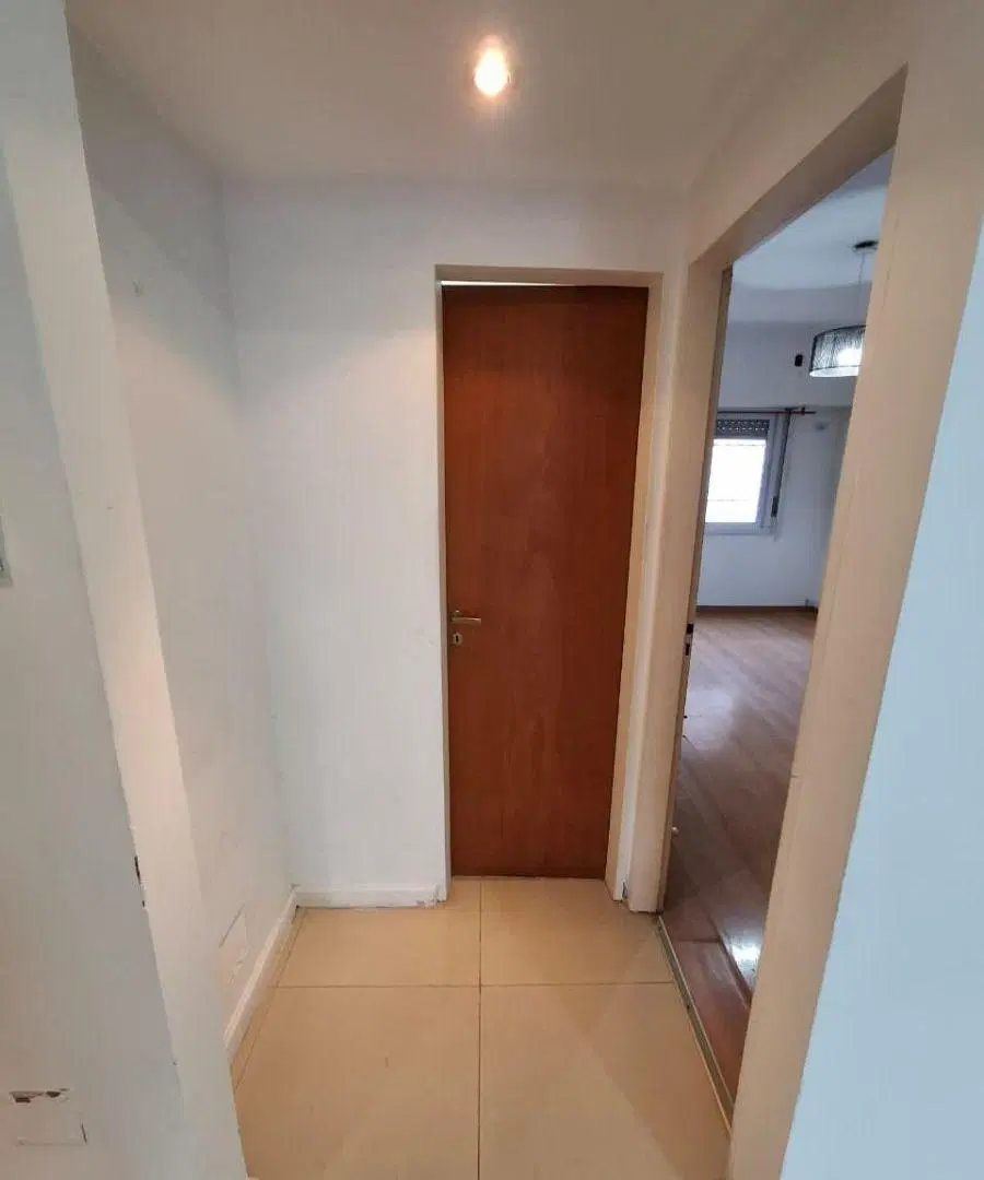 Departamento de dos ambientes con cochera en venta en Castelar 3