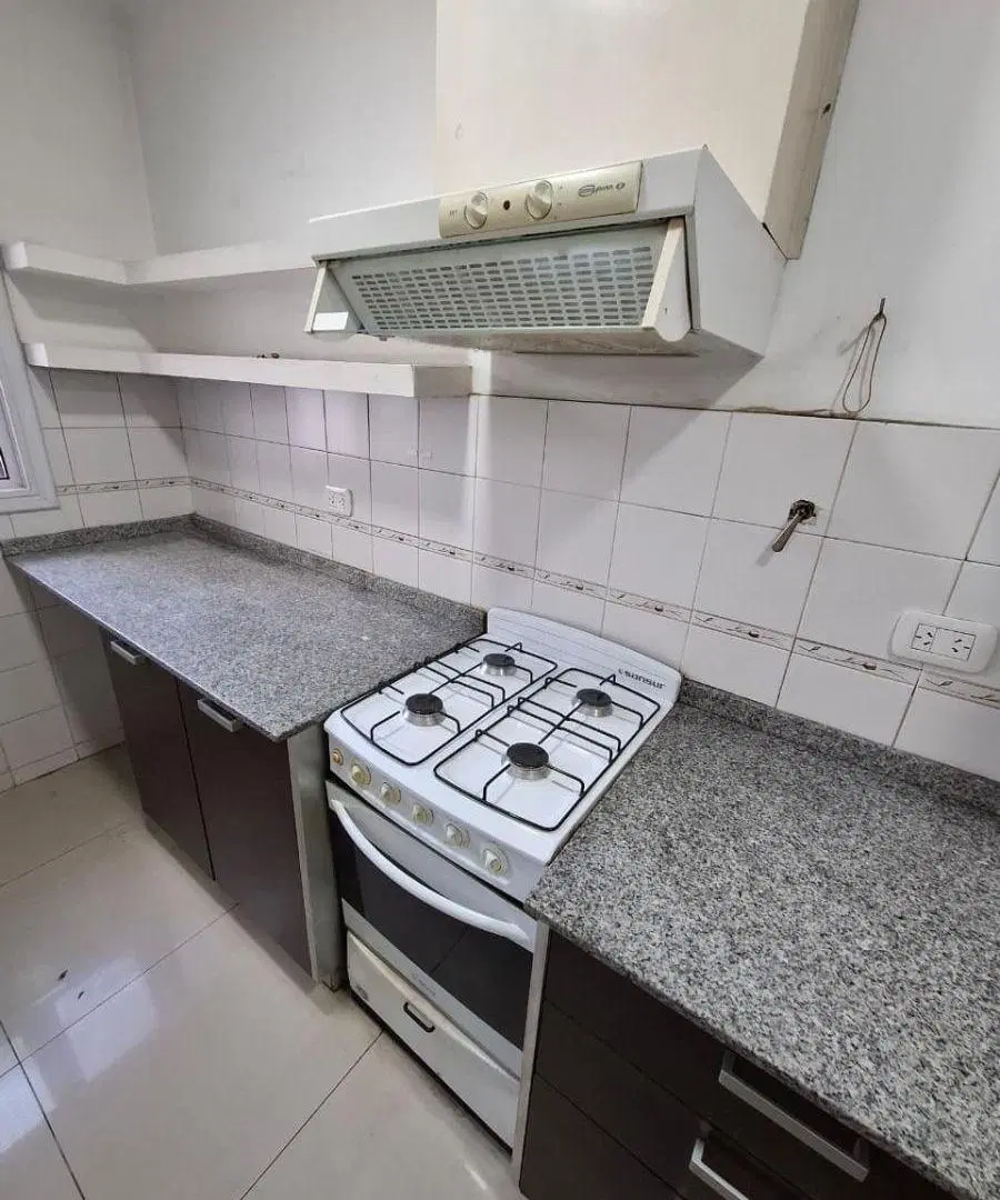 Departamento de dos ambientes con cochera en venta en Castelar 4