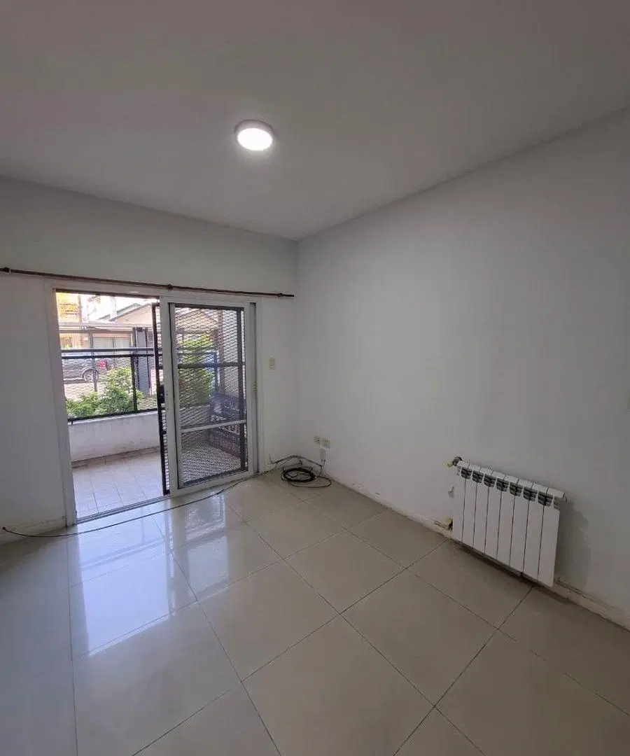 Departamento de dos ambientes con cochera en venta en Castelar 8