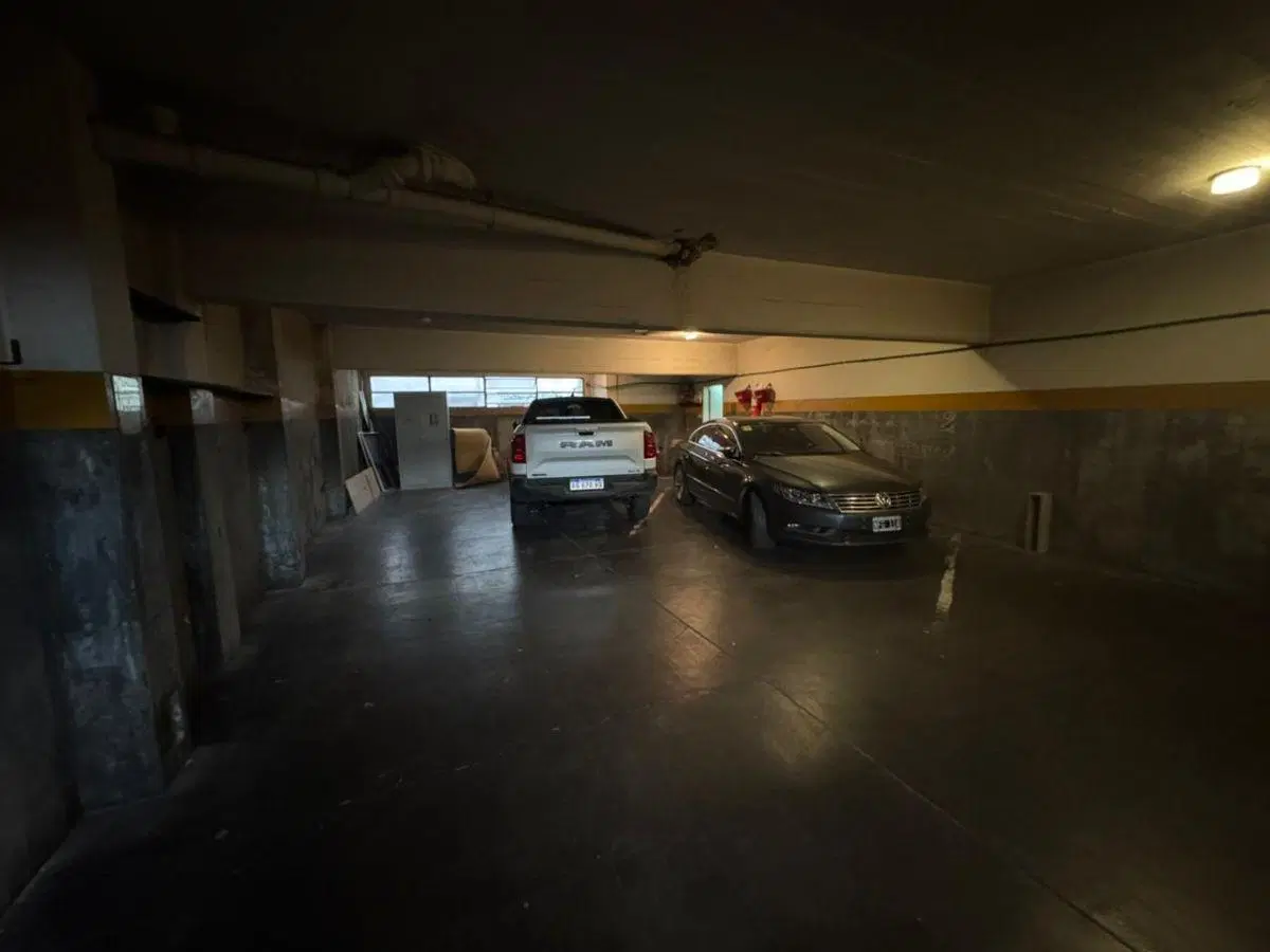 Departamento tres ambientes con cochera en venta en Villa Sarmiento 2