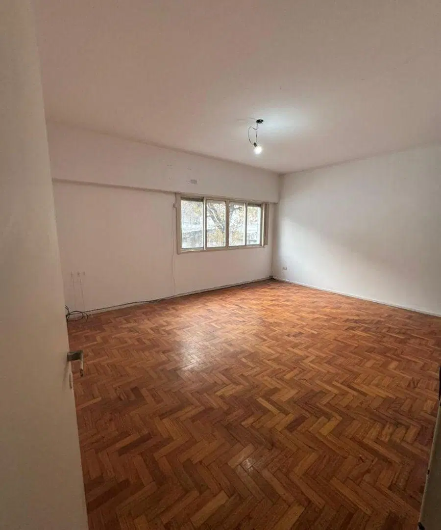 Departamento tres ambientes con cochera en venta en Villa Sarmiento 4