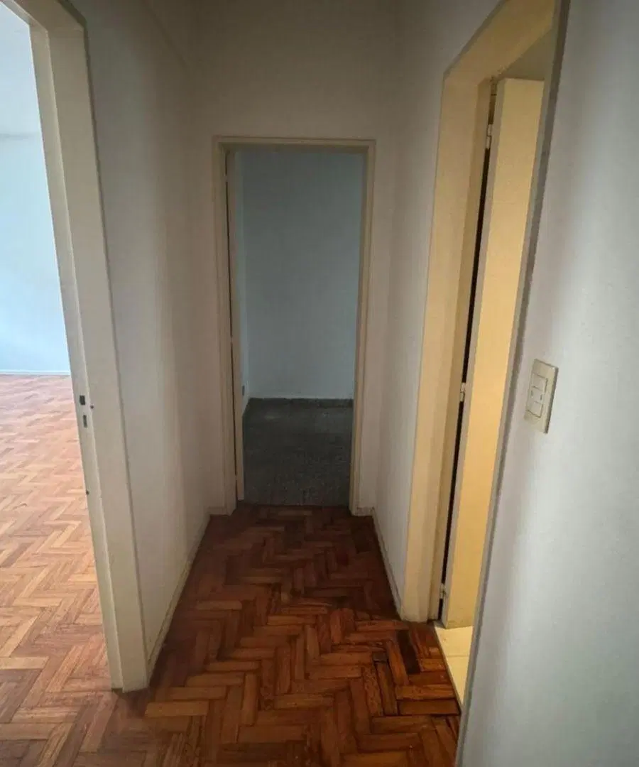 Departamento tres ambientes con cochera en venta en Villa Sarmiento 3