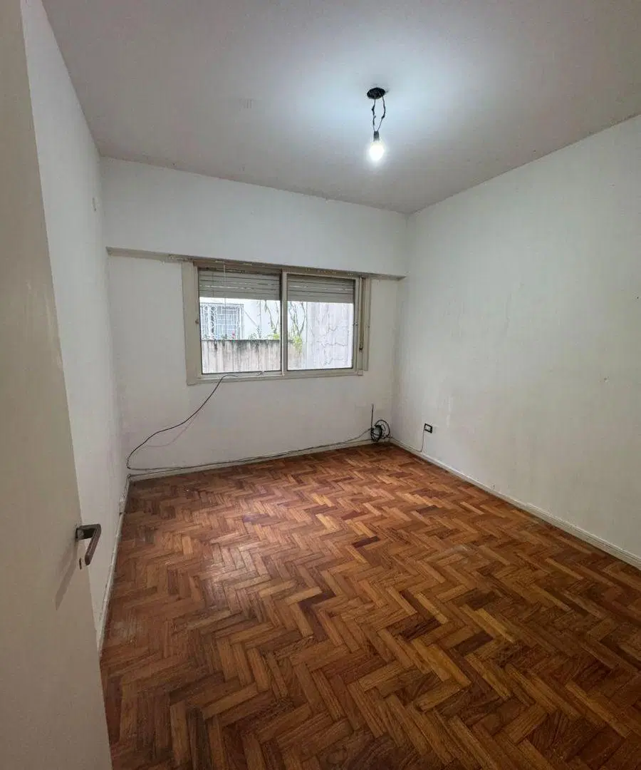 Departamento tres ambientes con cochera en venta en Villa Sarmiento 8