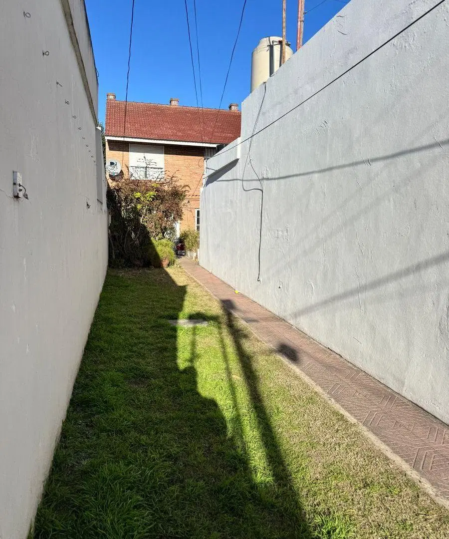 Duplex de tres ambientes en alquiler en Isidro Casanova 5