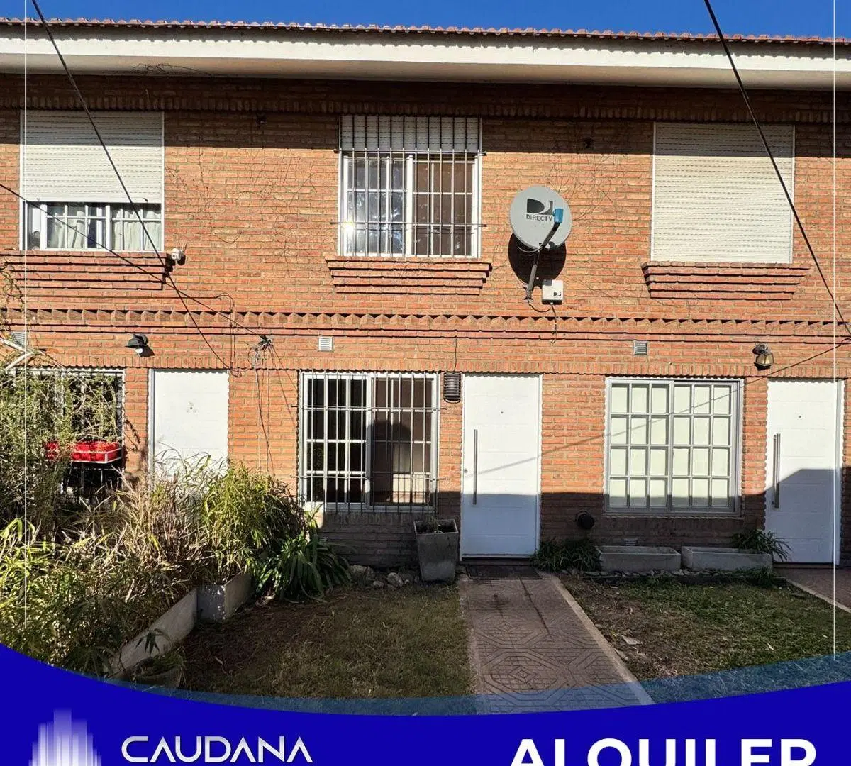 Duplex de tres ambientes en alquiler en Isidro Casanova 2