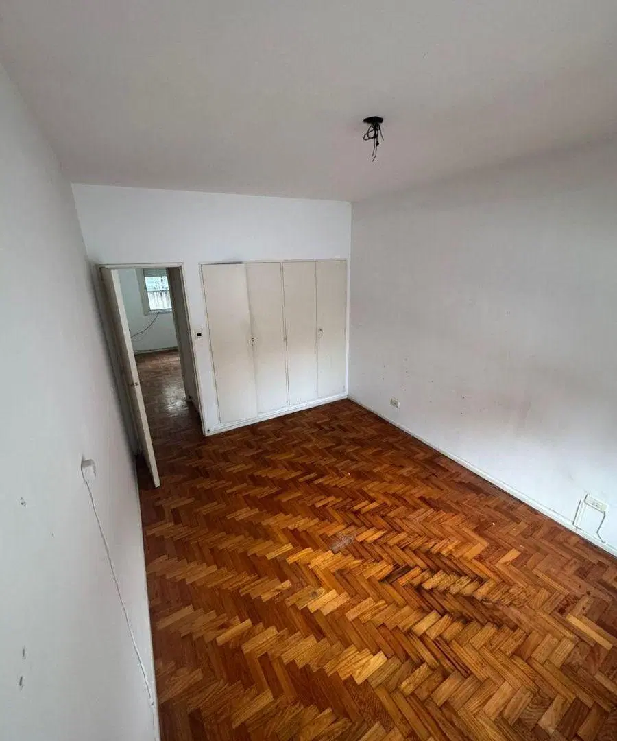 Departamento tres ambientes con cochera en venra en Villa Sarmiento 4