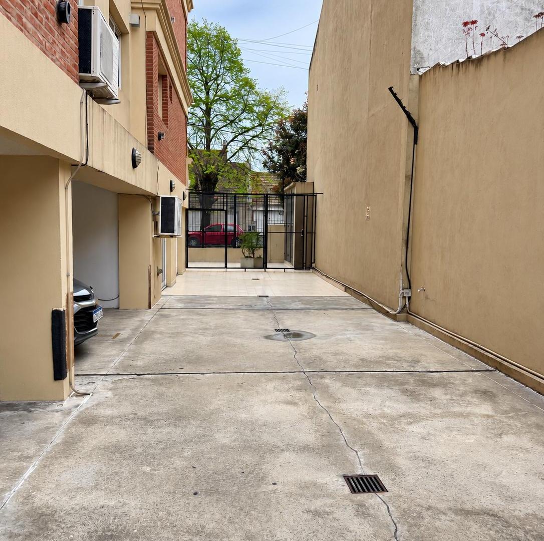 Foto de Departamento tres ambientes con tres cocheras en venta en Ramos Mejia, imagen 3