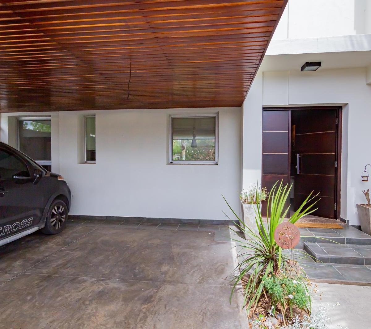 Casa en Venta 3 Dorm. Pileta 4