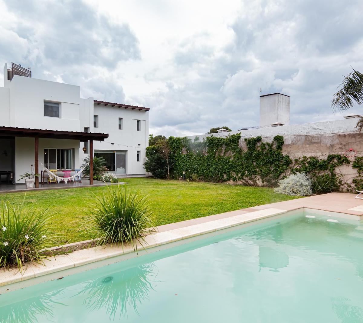 Casa en Venta 3 Dorm. Pileta 2