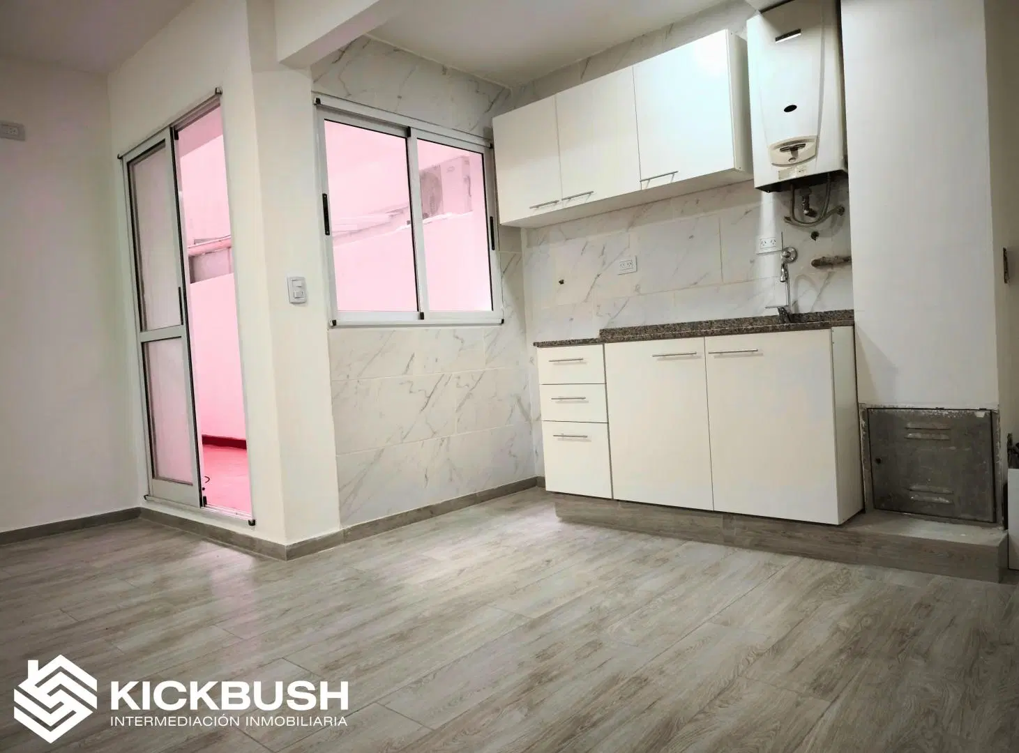 AMPLIO 2 AMBIENTES REFACCIONADO A NUEVO EN BALVANERA | CON PATIO INTERNO | SUBTES H Y B 3
