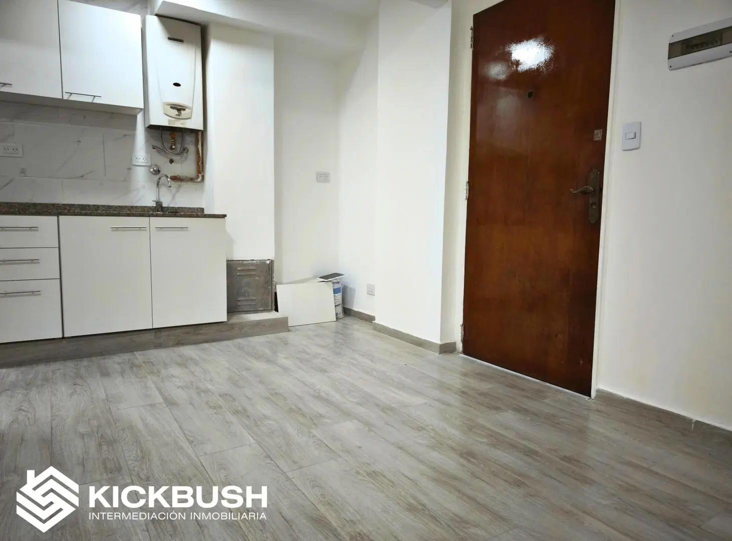 AMPLIO 2 AMBIENTES REFACCIONADO A NUEVO EN BALVANERA | CON PATIO INTERNO | SUBTES H Y B 5