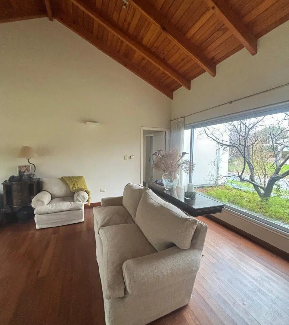 CASA EN ALTOS DEL CHATEAU - UNA PLANTA CON ENTREPISO - LOTE ESQUINA 2