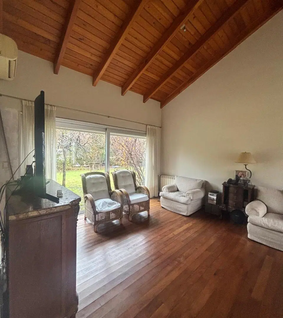 CASA EN ALTOS DEL CHATEAU - UNA PLANTA CON ENTREPISO - LOTE ESQUINA 3