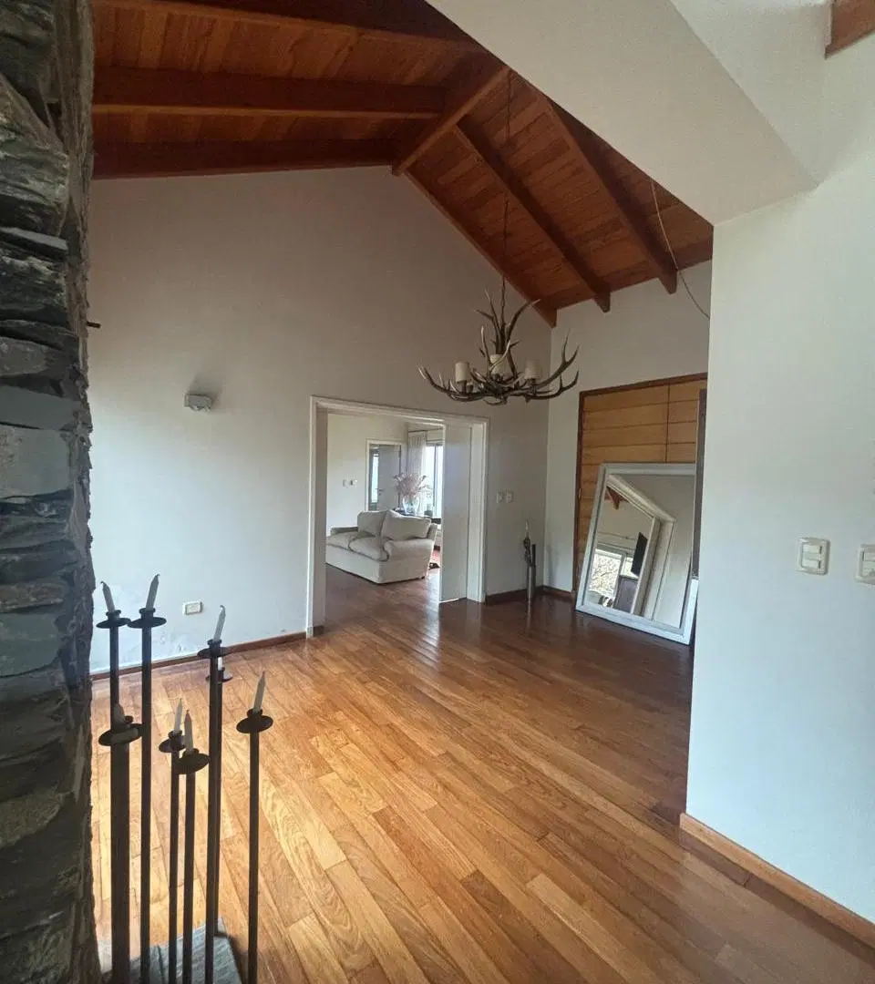 CASA EN ALTOS DEL CHATEAU - UNA PLANTA CON ENTREPISO - LOTE ESQUINA 5