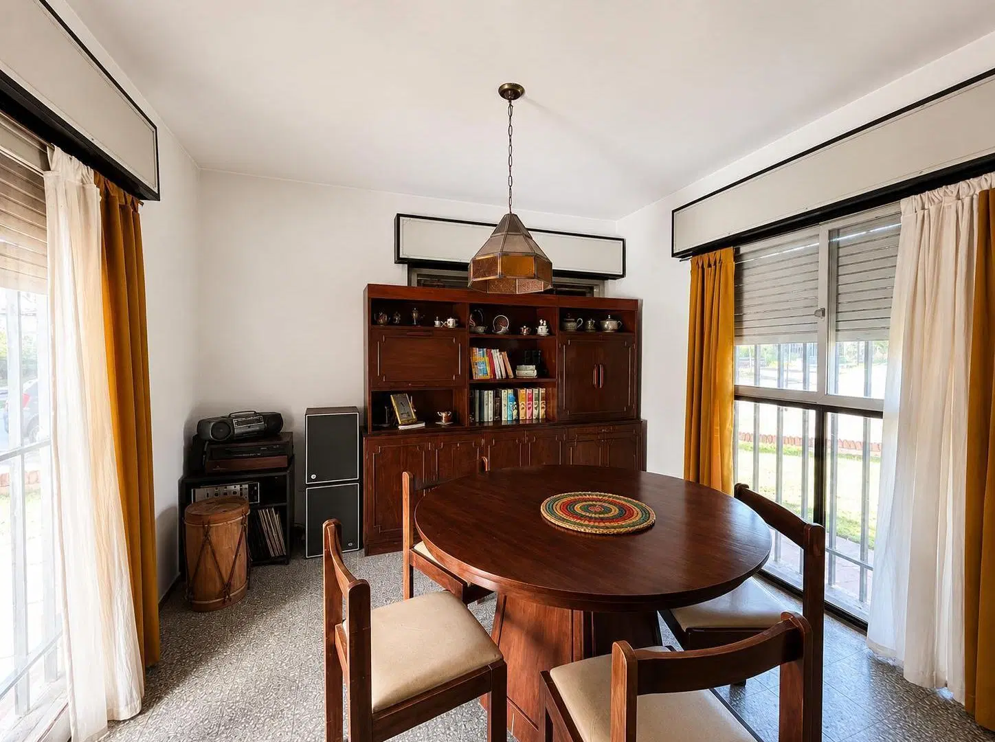CASA DE 3 DORMITORIOS EN MEJOR ZONA DE ARGUELLO!! A CUADRAS DE RECTA MARTINOLLI!! 2