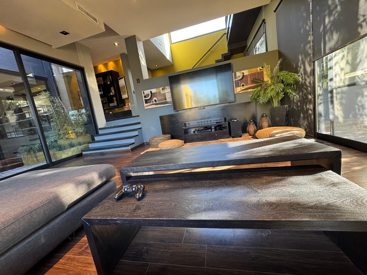 Foto de Casa de diseño en Venta en la Arboleda Villa Warcalde, imagen 1
