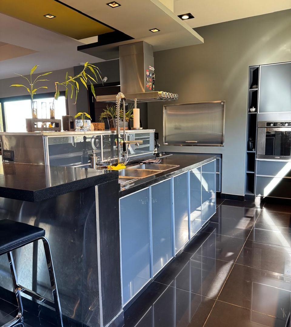 Foto de Casa de diseño en Venta en la Arboleda Villa Warcalde, imagen 3