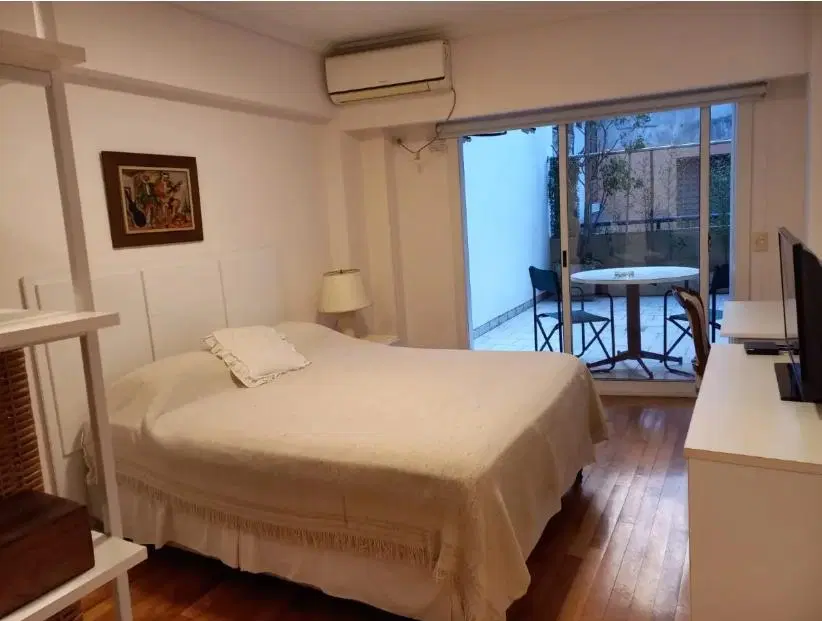 Amplio Monoambiente Dividido En Recoleta Con Patio Privado (Wifi Cocina Baño Completo) 3