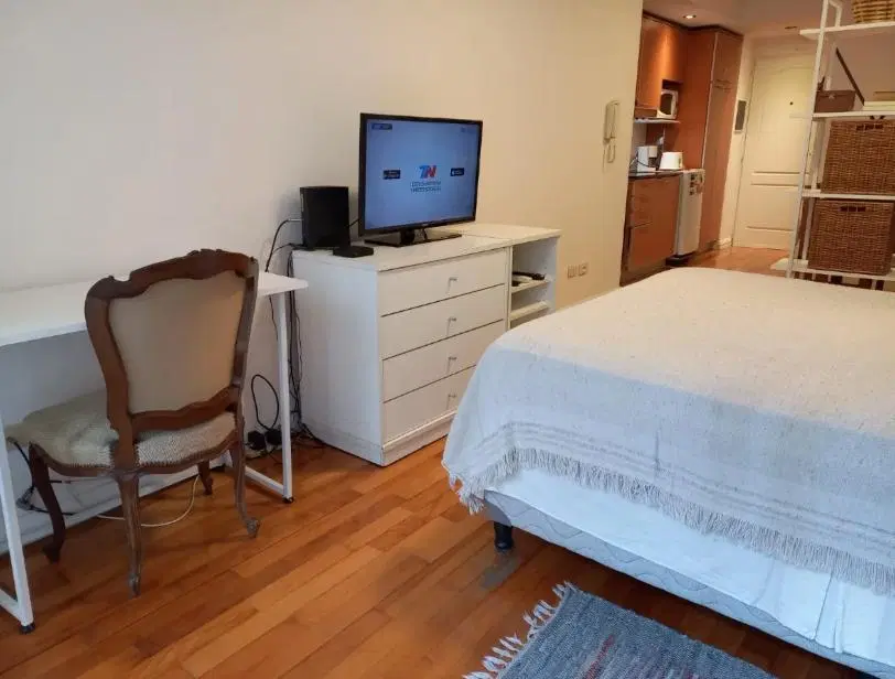 Amplio Monoambiente Dividido En Recoleta Con Patio Privado (Wifi Cocina Baño Completo) 2