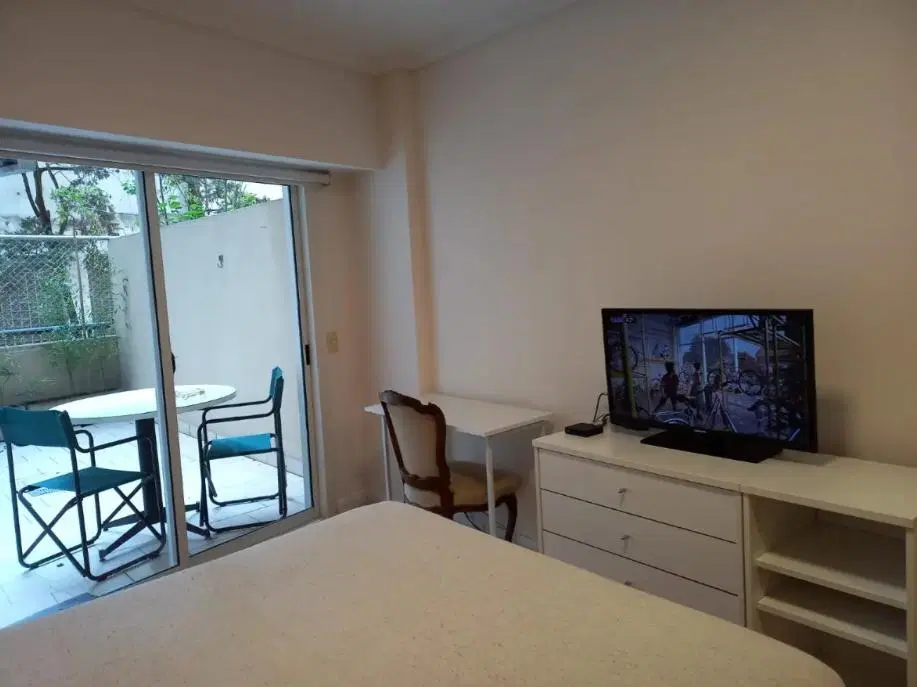 Amplio Monoambiente Dividido En Recoleta Con Patio Privado (Wifi Cocina Baño Completo) 1