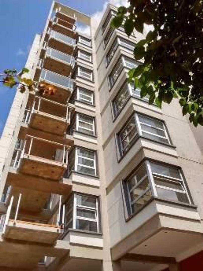 Piso de 90 m² + Balcón + Cochera. Venta en Quilmes Centro 3