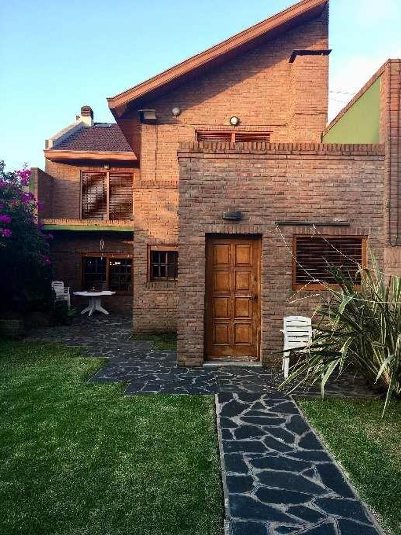Excelente Casa 5 Amb + Parque + Quincho. Quilmes 4