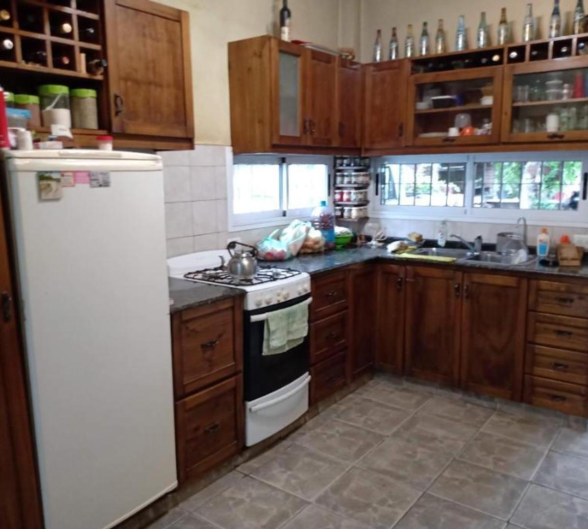 Foto de Casa 3amb+parque+galería+garage pasante.Venta Quilmes Oeste, imagen 3