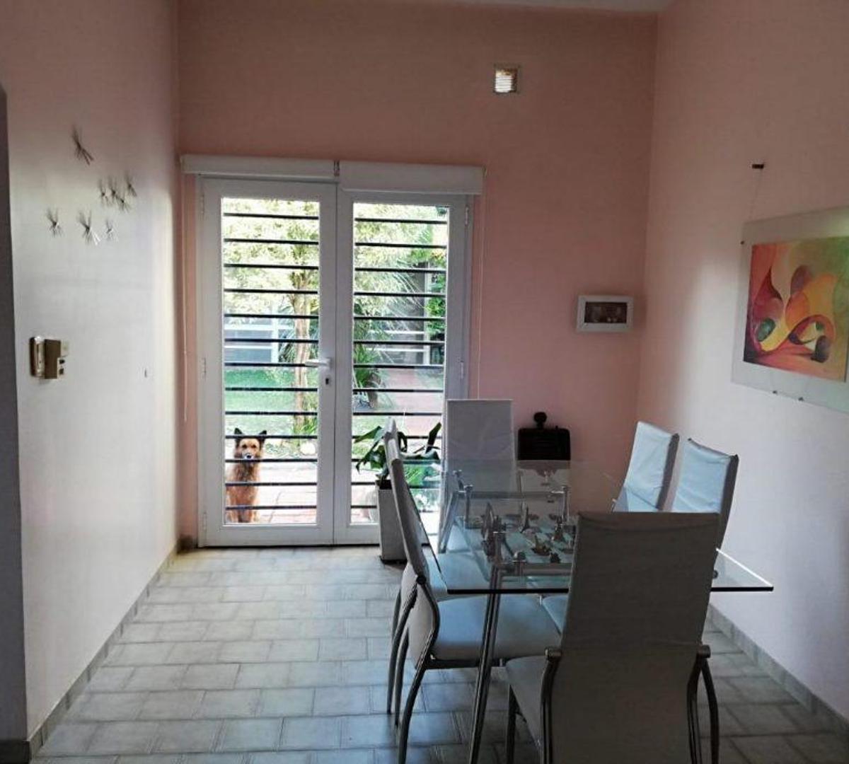 Casa 5 Amb + Parque + Garage Pasante + Quincho. Venta Quilmes Oeste 2
