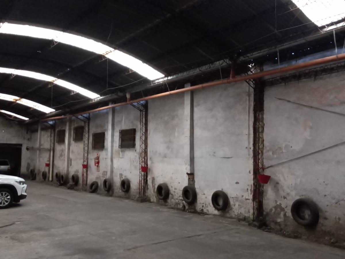 Galpón c/17 cocheras+ depto. 2 amb.Quilmes