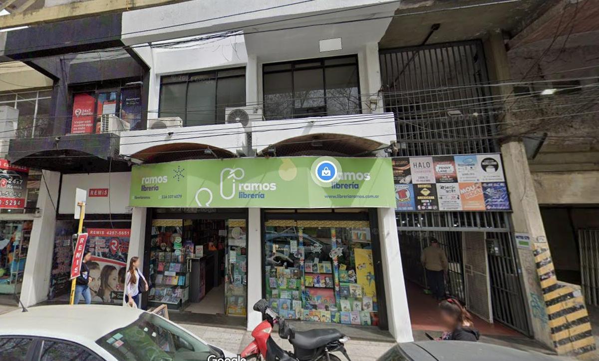 Local en Galería, sobre calle Mitre frente a la Plaza San Martin