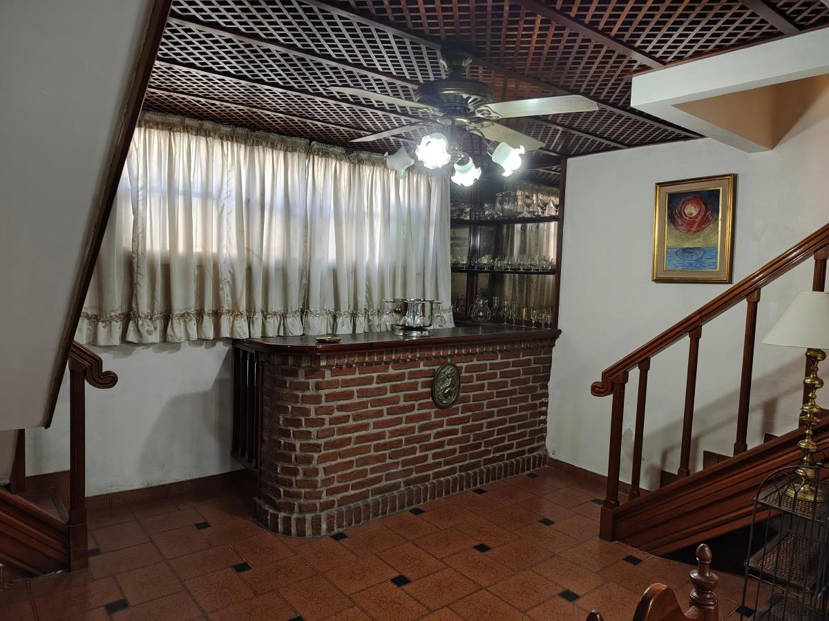 Casa 3 Ambientes con Cochera. Quilmes Oeste Centro. Perón 726. 2