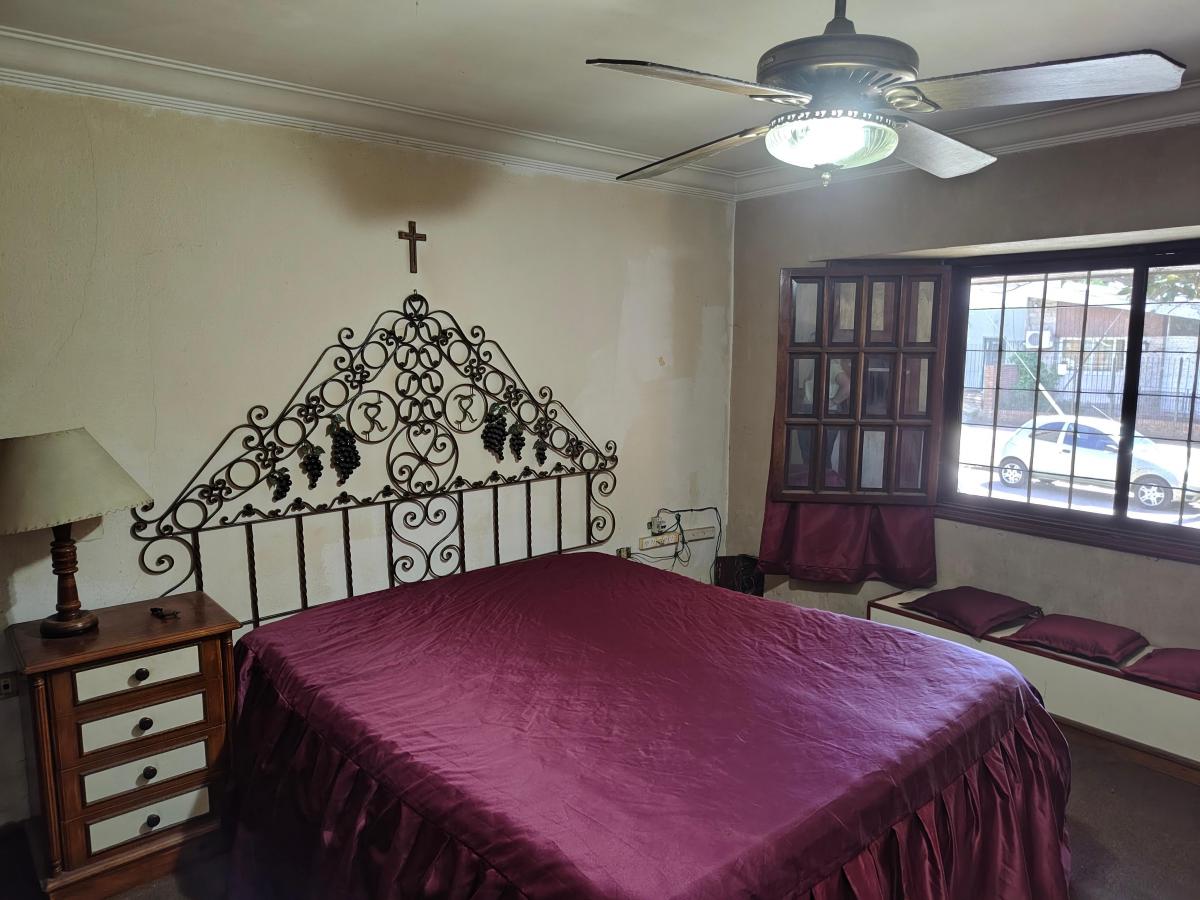Casa 3 Ambientes con Cochera. Quilmes Oeste Centro. Perón 726. 5
