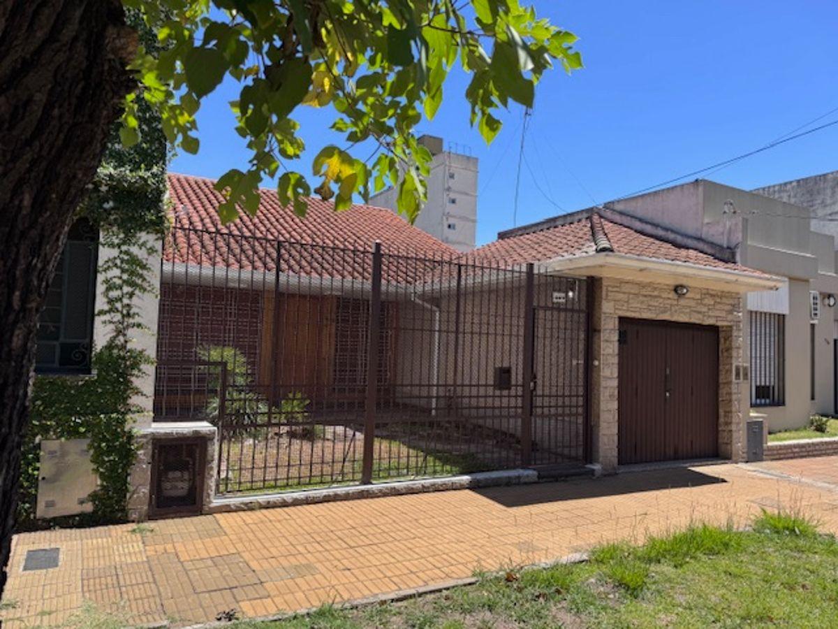 Chalet de 3 amb+cochera. Quilmes oeste. Excelente calidad constructiva