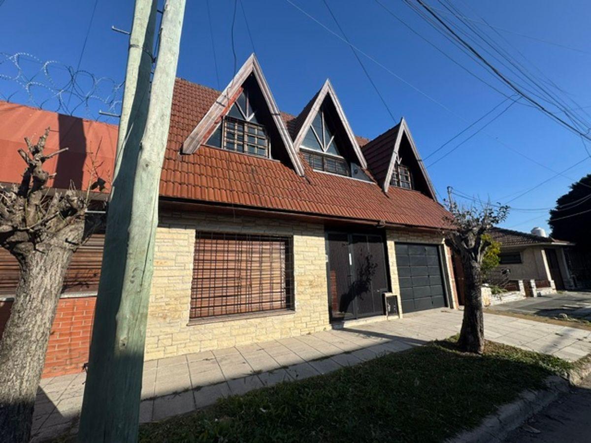 Chalet+5amb+2baños+terraza+patio. Quilmes oeste