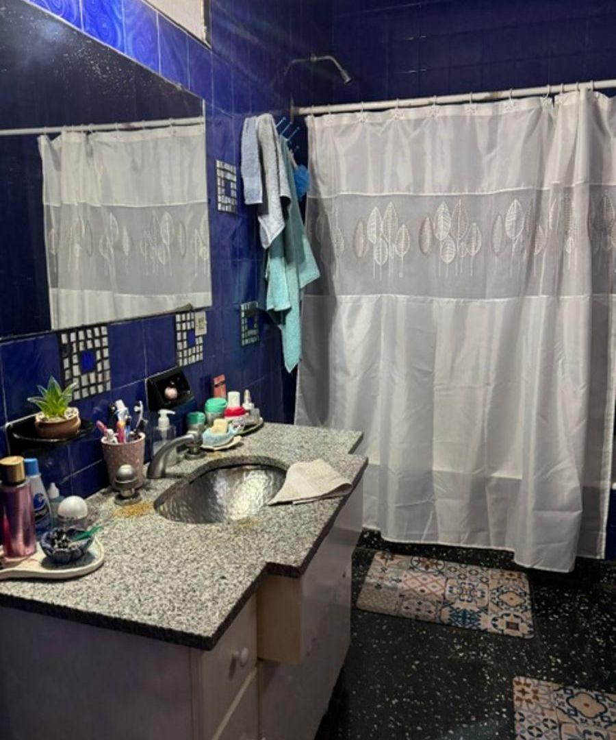 Foto de Amplia casa+2cocheras+3dormi+quincho+playroom.Quilmes oeste, imagen 2