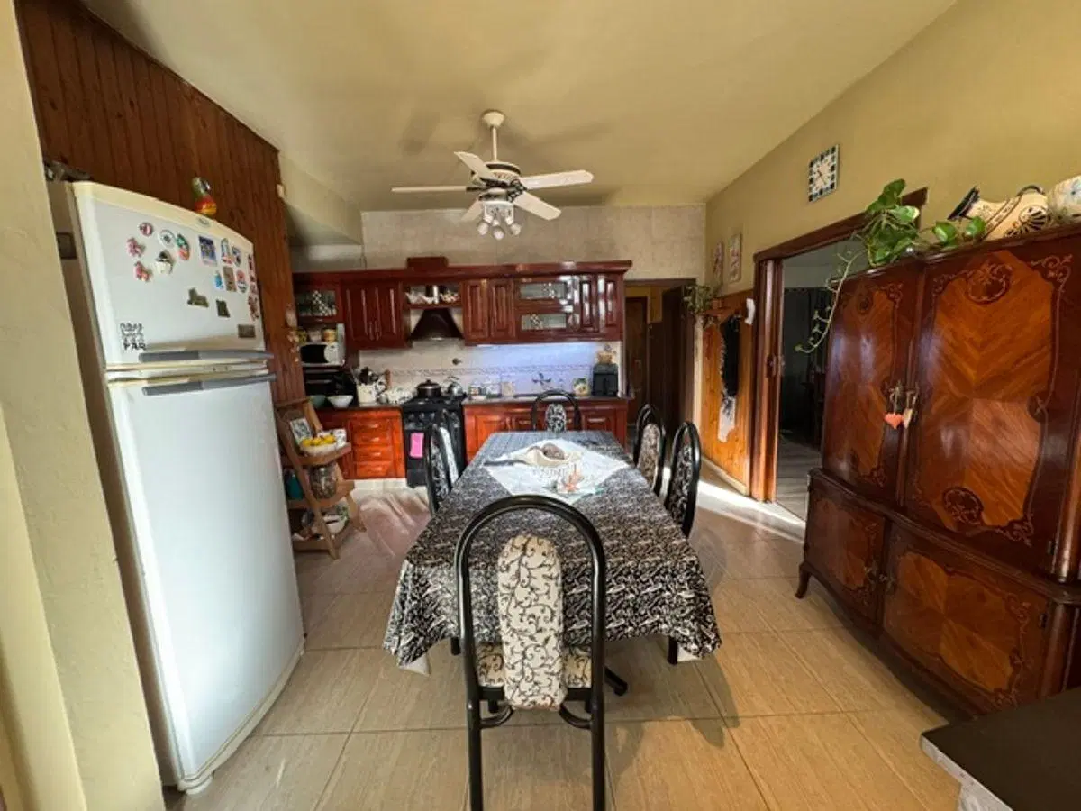 Amplia casa+2cocheras+3dormi+quincho+playroom.Quilmes oeste 3