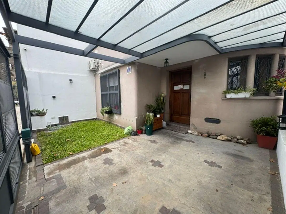 Amplio PH reciclado a nuevo.3amb+3baños+cochera+terraza.Gran Canaria 733,Quilmes 4