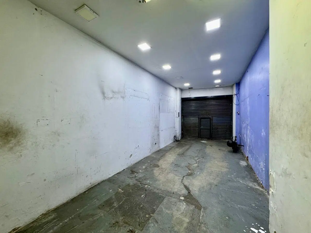 EXCELENTE LOCAL SOBRE AV. CABILDO -BOCA DE SUBTE-SIN EXPENSAS 5