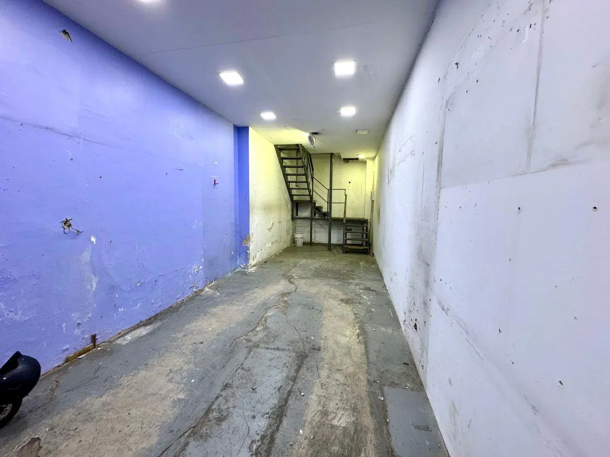 EXCELENTE LOCAL SOBRE AV. CABILDO -BOCA DE SUBTE-SIN EXPENSAS 3
