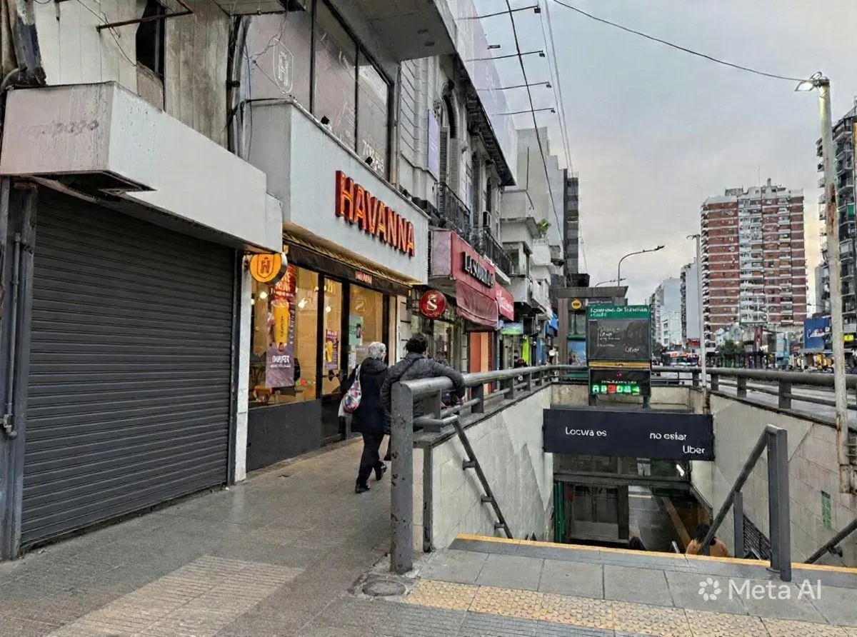 EXCELENTE LOCAL SOBRE AV. CABILDO -BOCA DE SUBTE-SIN EXPENSAS 4
