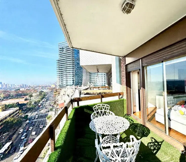 VISTA PANORAMICA INIGUALABLE AL RIO Y LA CIUDAD -PISO ALTO, COCHERA Y BAULERA. 3
