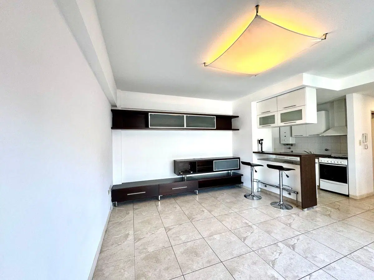 EXCELENTE 2 AMBIENTES CON COCHERA FIJA ,BALCON , AMENITIES Y PISCINA-MUY LUMINOSO. 2