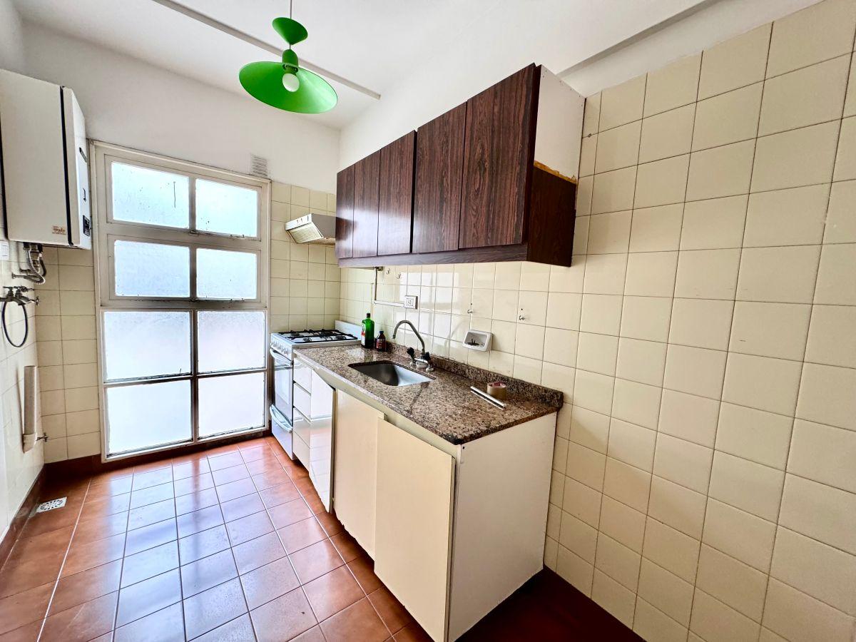 Foto de EXCELENTE 4 AMBIENTES CON BALCON Y COCHERA FIJA EN PALERMO, imagen 1
