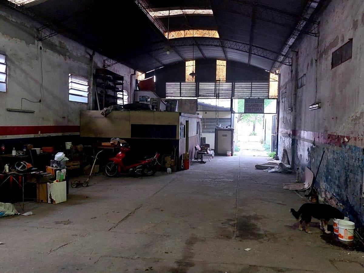 Venta Galpón de 660 m² con Casa Al Frente a Reciclar - Bella Vista, Rosario 2