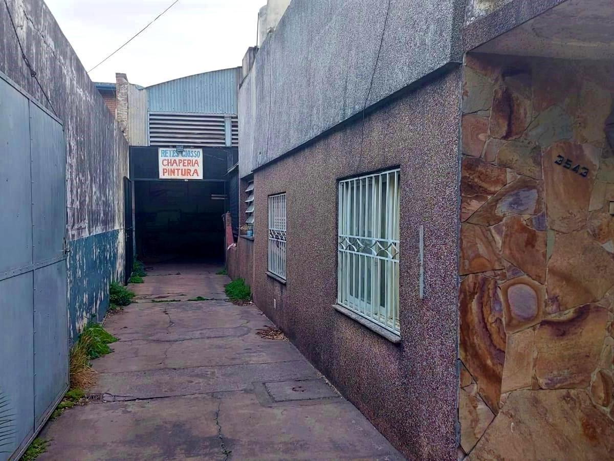 Venta Galpón de 660 m² con Casa Al Frente a Reciclar - Bella Vista, Rosario 1