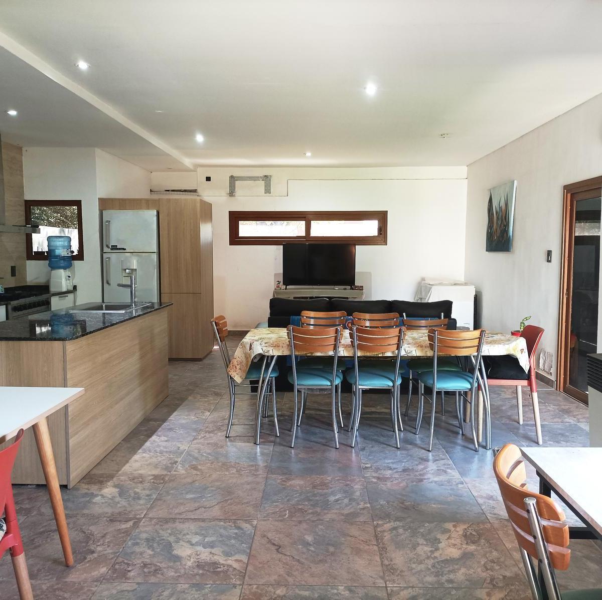 Venta Casa 2 Dorm. con Cochera y Jardín - Pueblo Esther 1