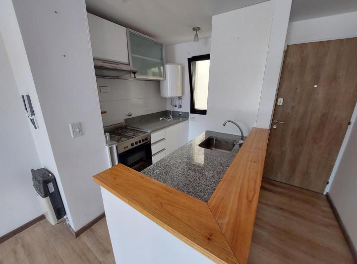 Venta Departamento 1 dormitorio con balcón y cochera - Martin, Rosario